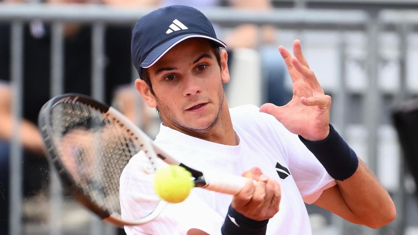 Rafa Jódar brilla en su debut en Roma contra Nuno Borges