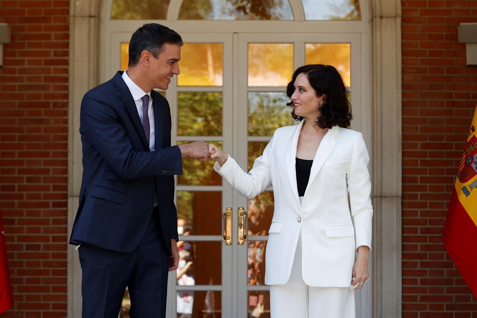 Ayuso pide a Sánchez ayuda para el plan de natalidad y le recrimina que "España está secuestrada"