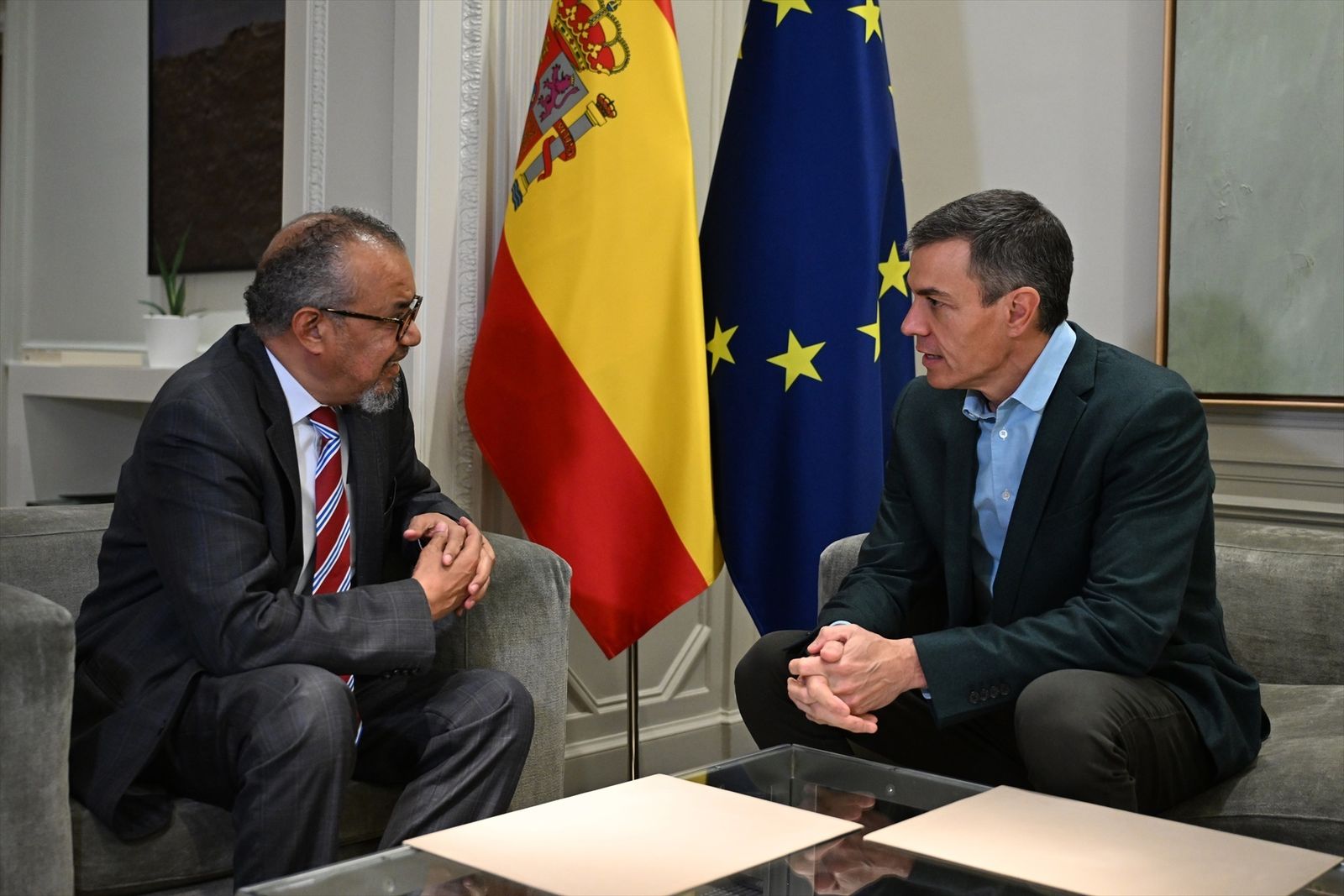 Sánchez y el  el director general de la Organización Mundial de la Salud