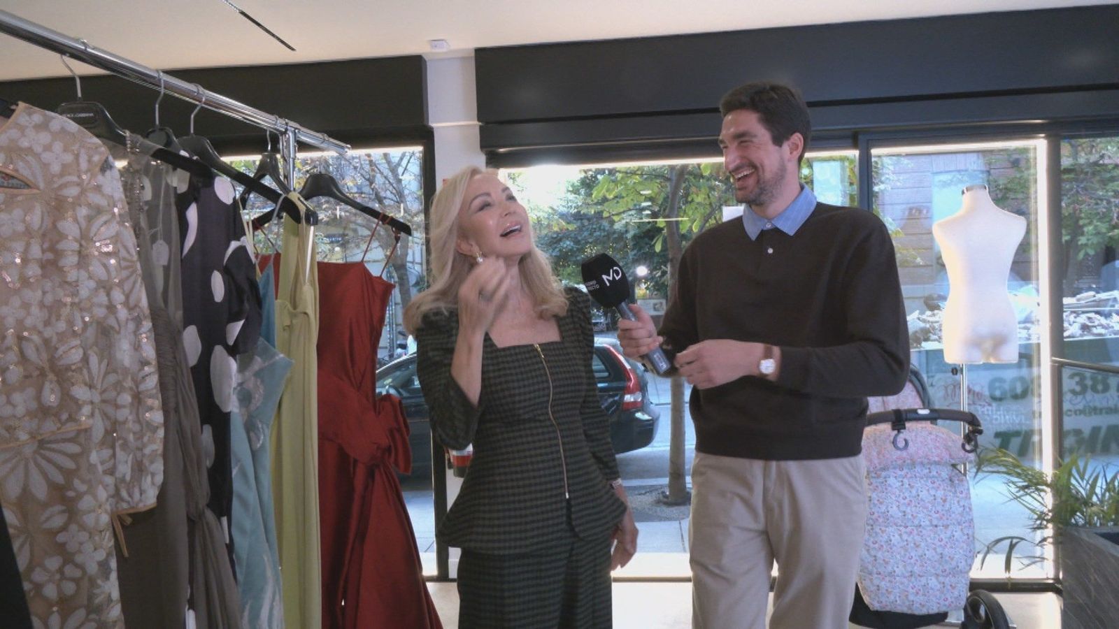 Moda de lujo por una causa: el mercadillo de Carmen Lomana