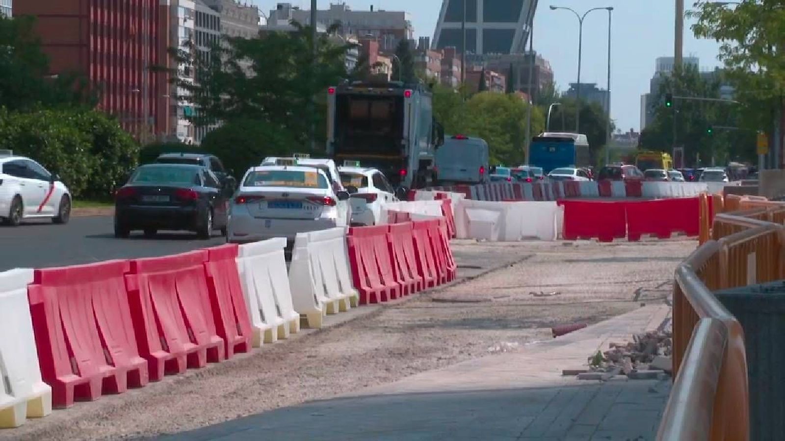 Cortados al tráfico los carriles centrales de la Castellana entre Sinesio Delgado y el Nudo Norte