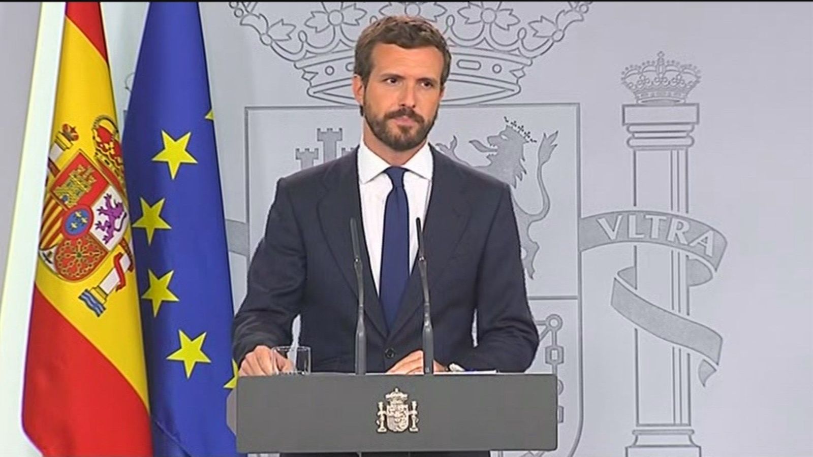 Casado pide a Sánchez que envíe un requerimiento a Torra para que cumpla la ley