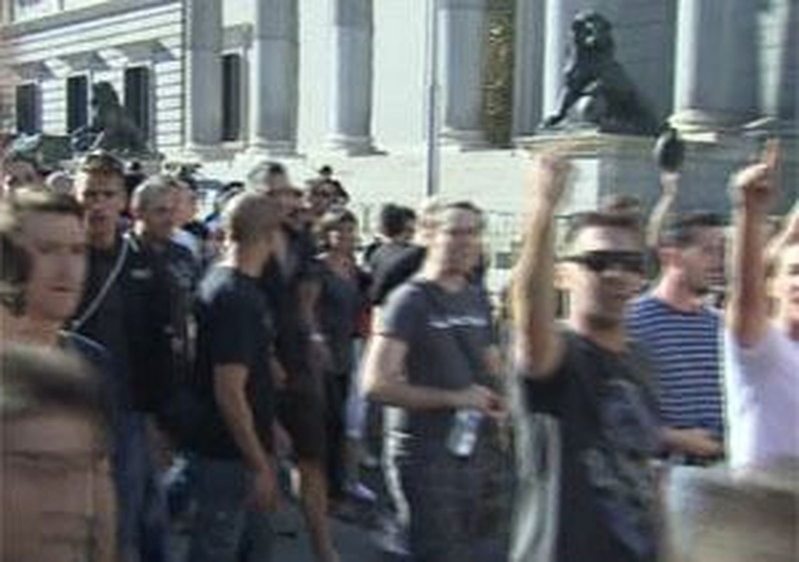 Policías nacionales y bomberos piden la dimisión de Rajoy ante el Congreso