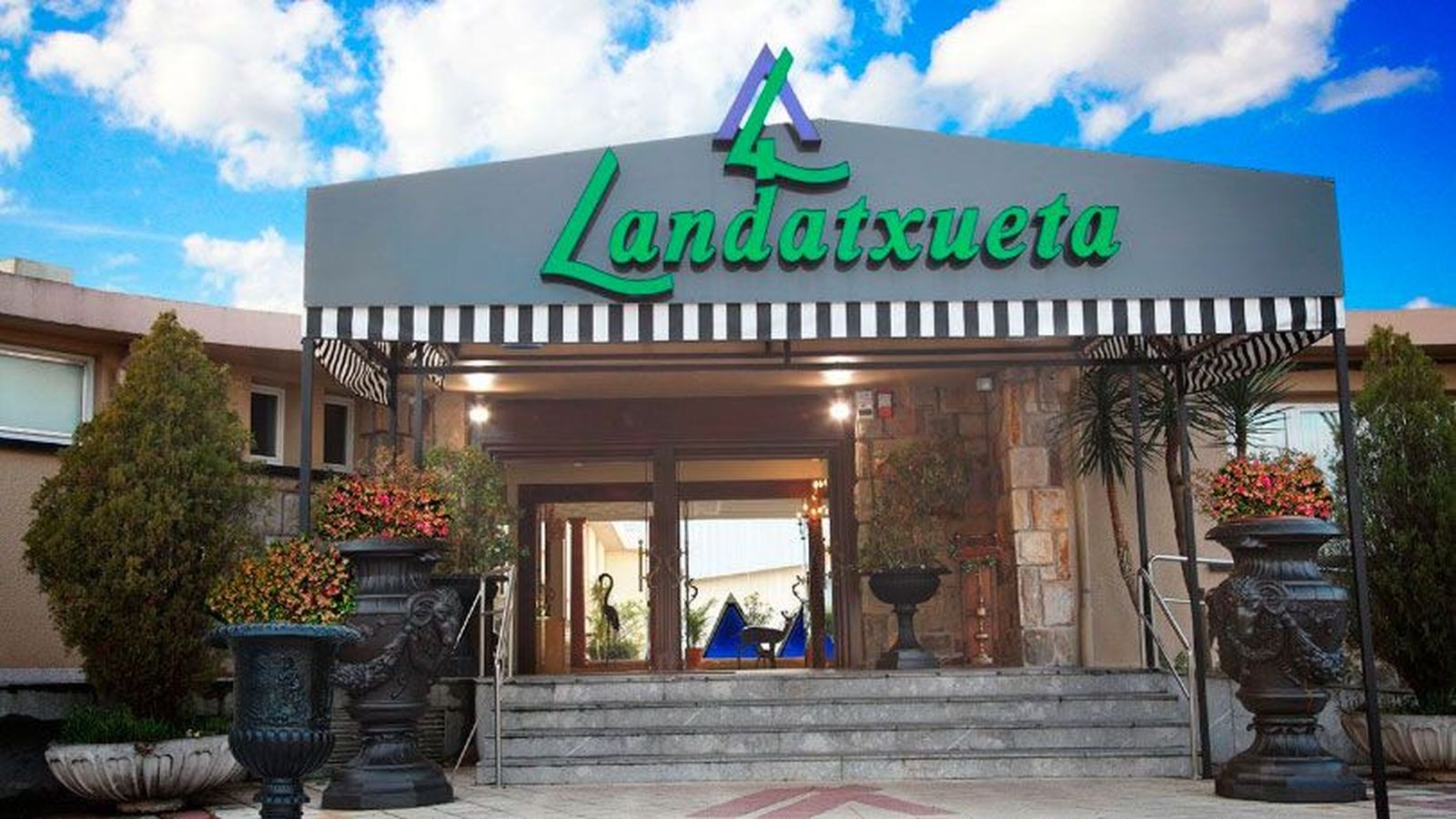 Compuestos, indignados y sin banquete de boda por el abrupto cierre de un restaurante en Bilbao