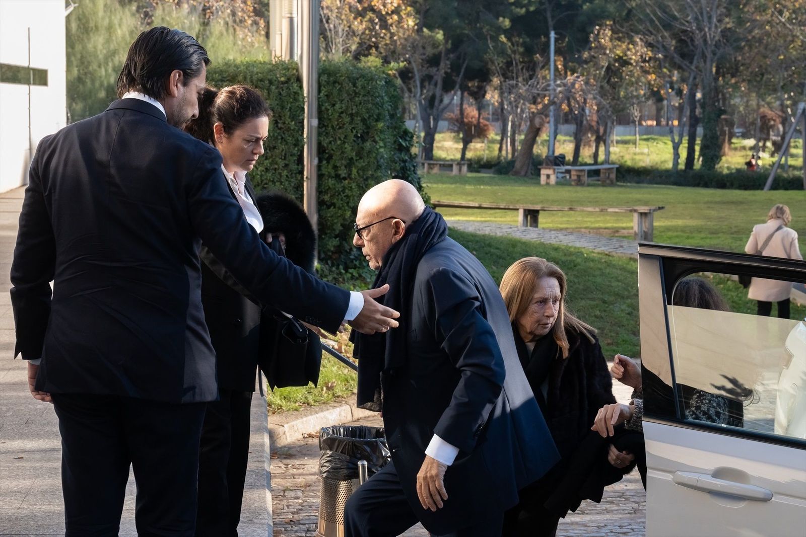 Amigos y familiares se despiden del fundador de Mango