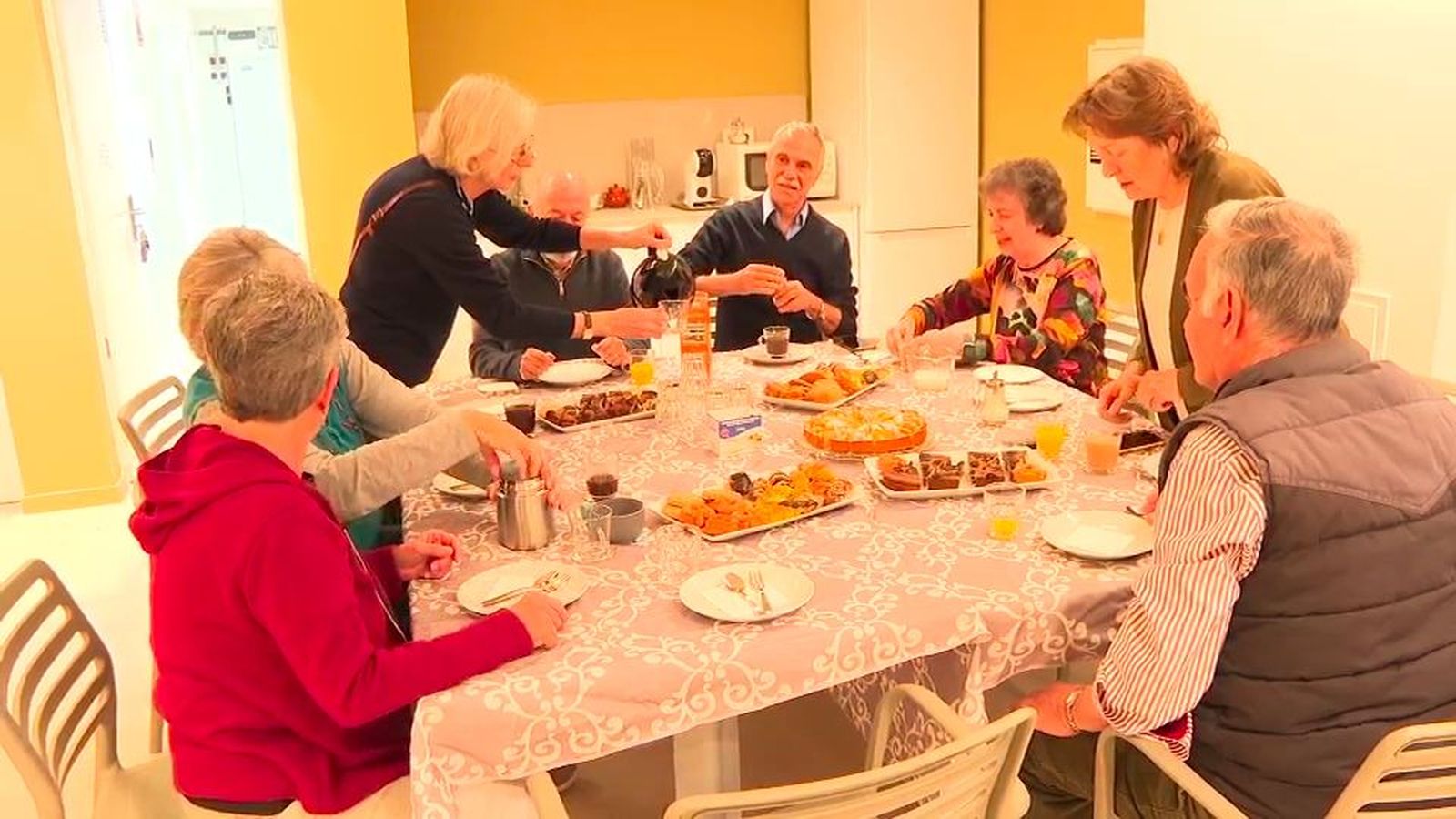 Los centros de convivencia cooperativa para mayores, la alternativa a las residencias que gana fuerza en Madrid