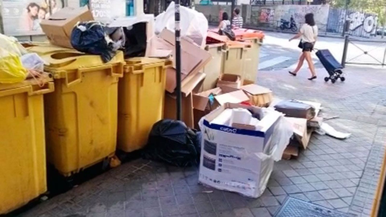 Quejas de los madrileños por la suciedad y basura acumulada en las calles