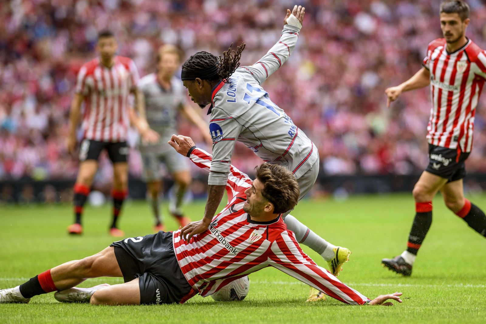 Lookman ante el Athletic