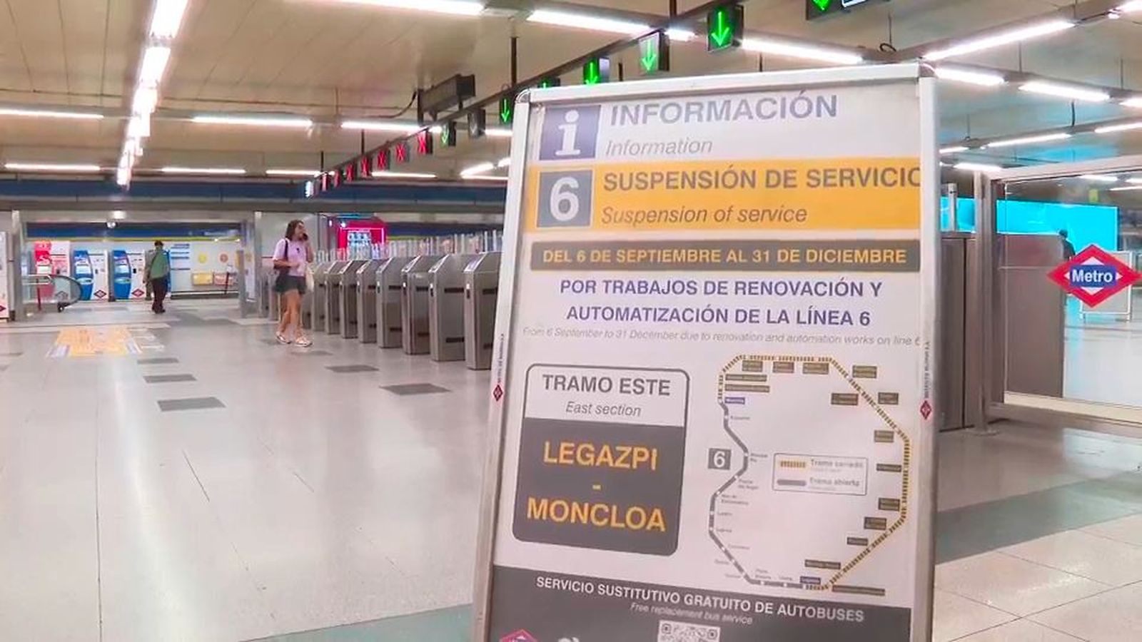 Viajeros despistados en el primer día de la segunda fase de las obras de la línea 6 de Metro