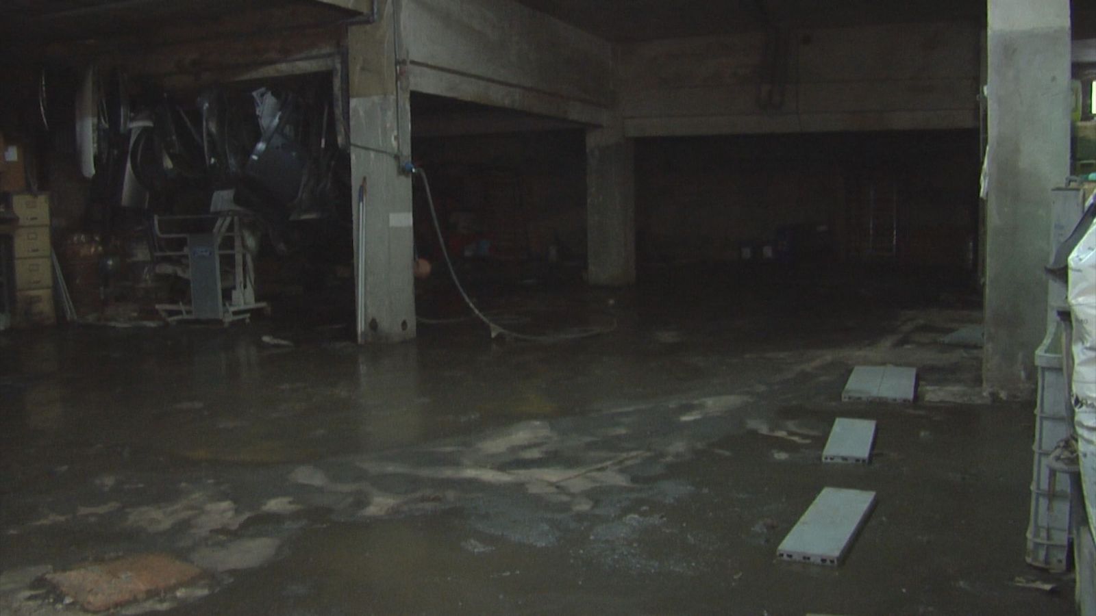 El tormento de vivir rodeados de suciedad y olor fecal en Carabanchel