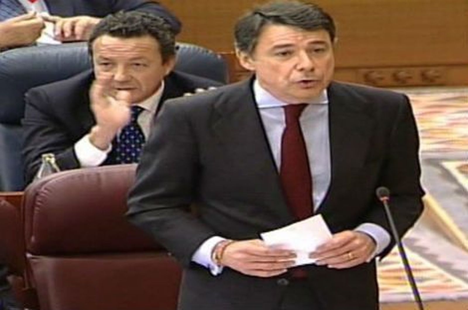 González pregunta si la preocupación de Gómez por el empleo está teledirigida