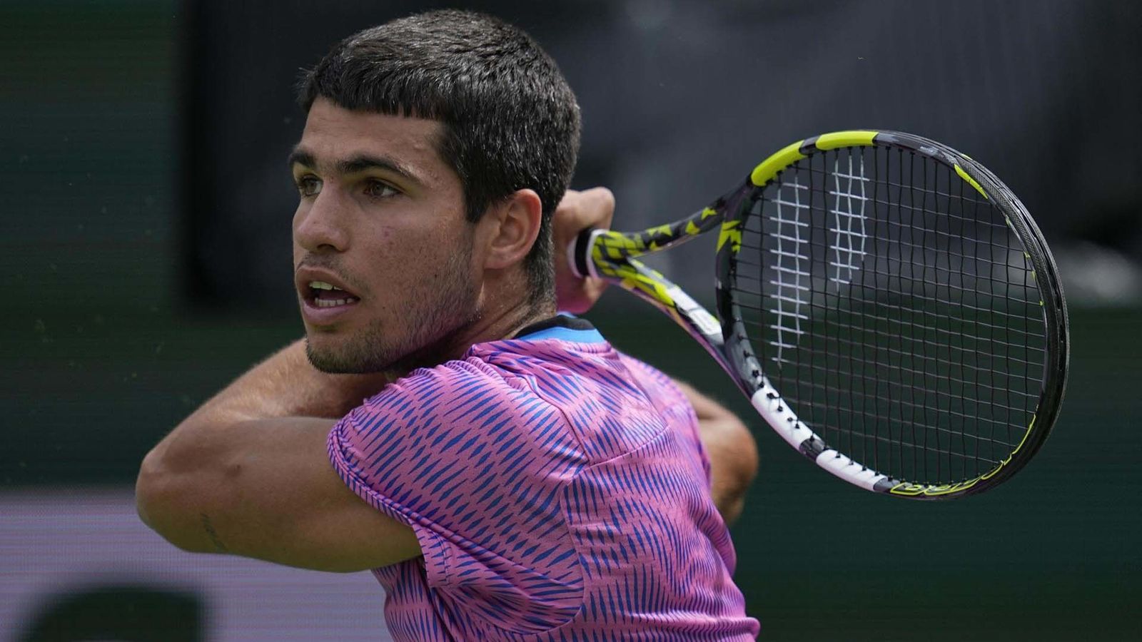 Alcaraz arrasa a Auger-Aliassime y vuela a los octavos de Indian Wells