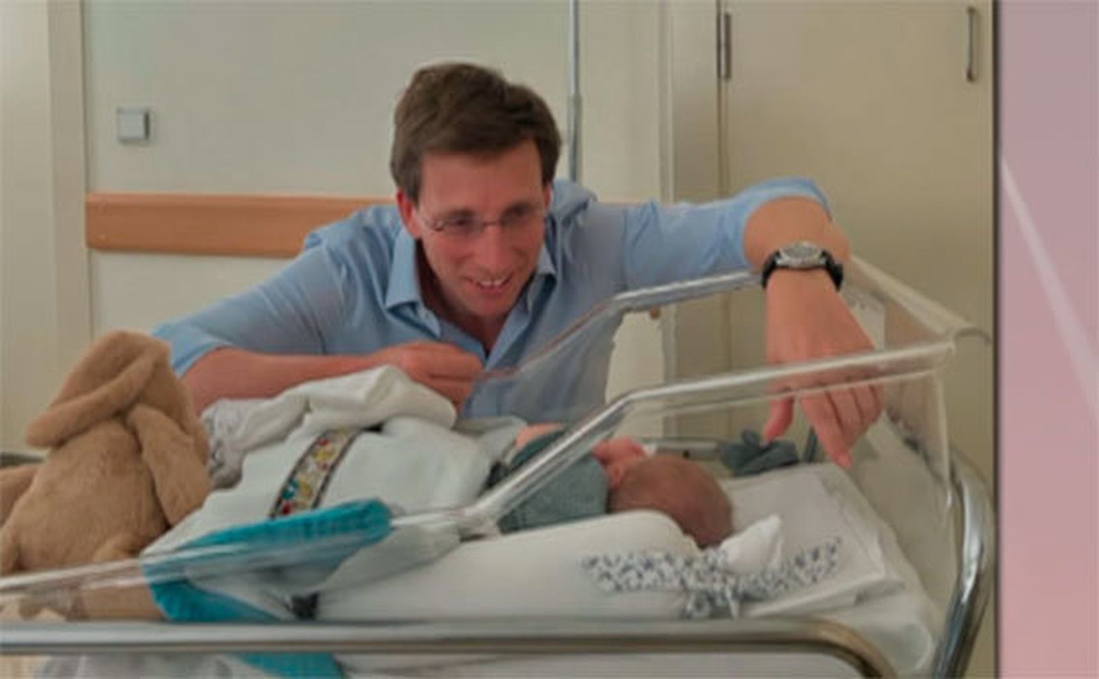 José Luis Martinez -Almeida con su hijo Lucas
