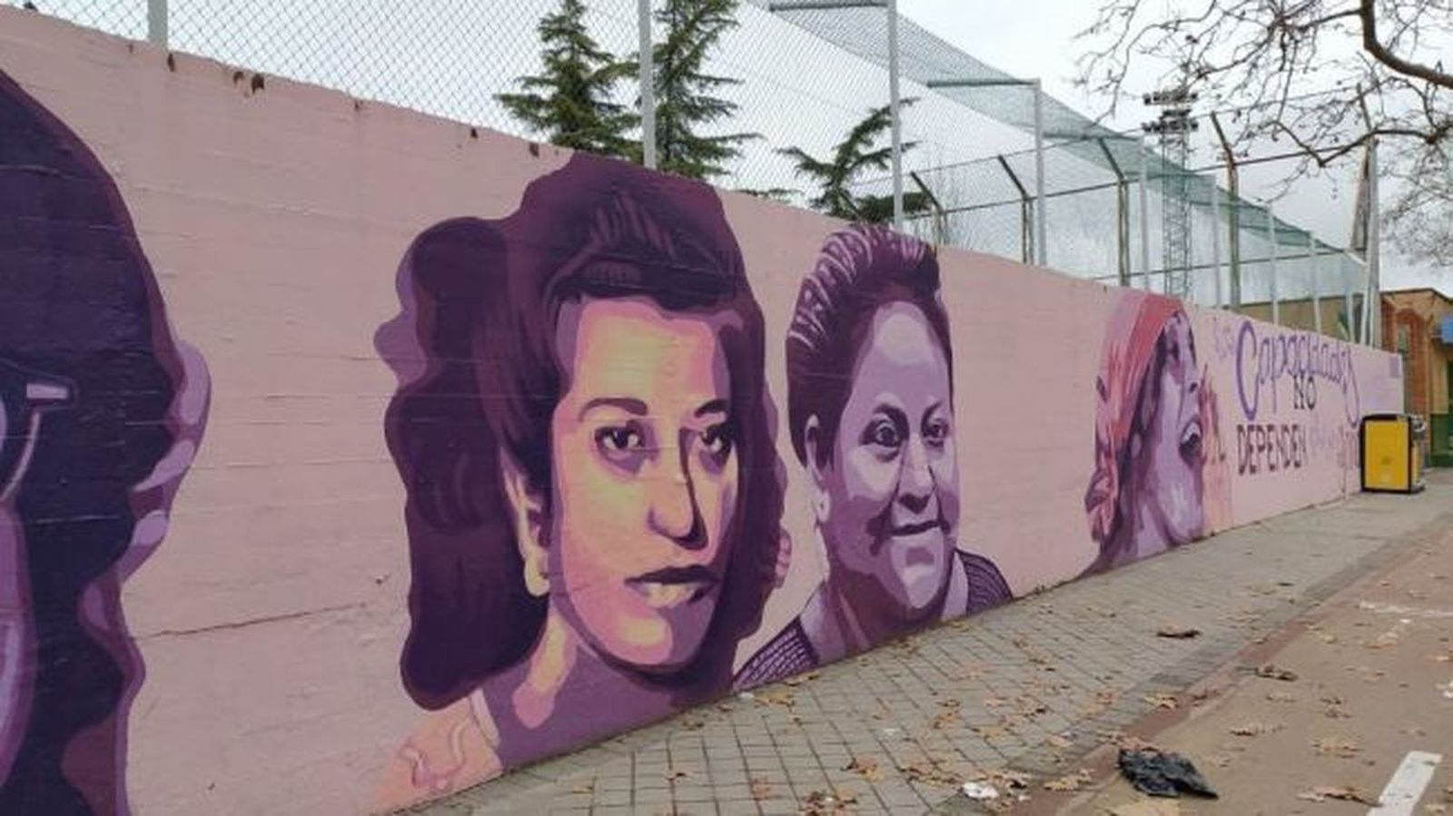 Mural en el exterior del centro deportivo de Ciudad Lineal