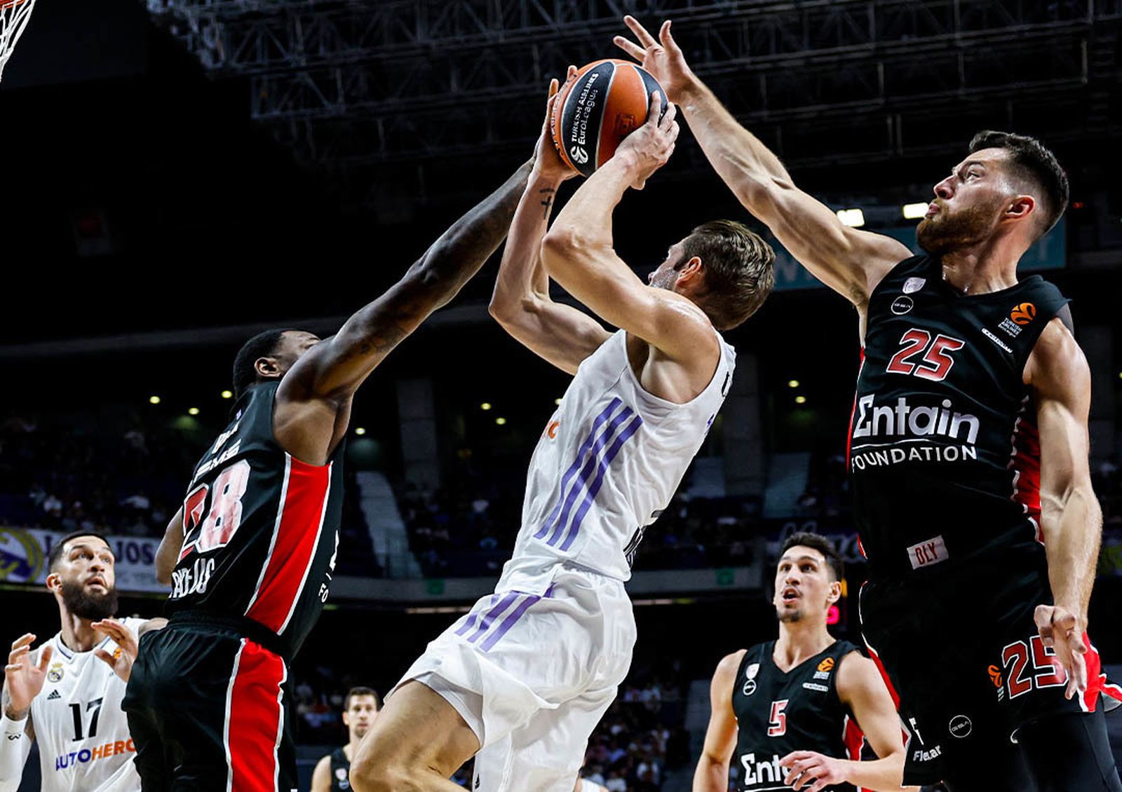 Causeur ante el Olympiacos