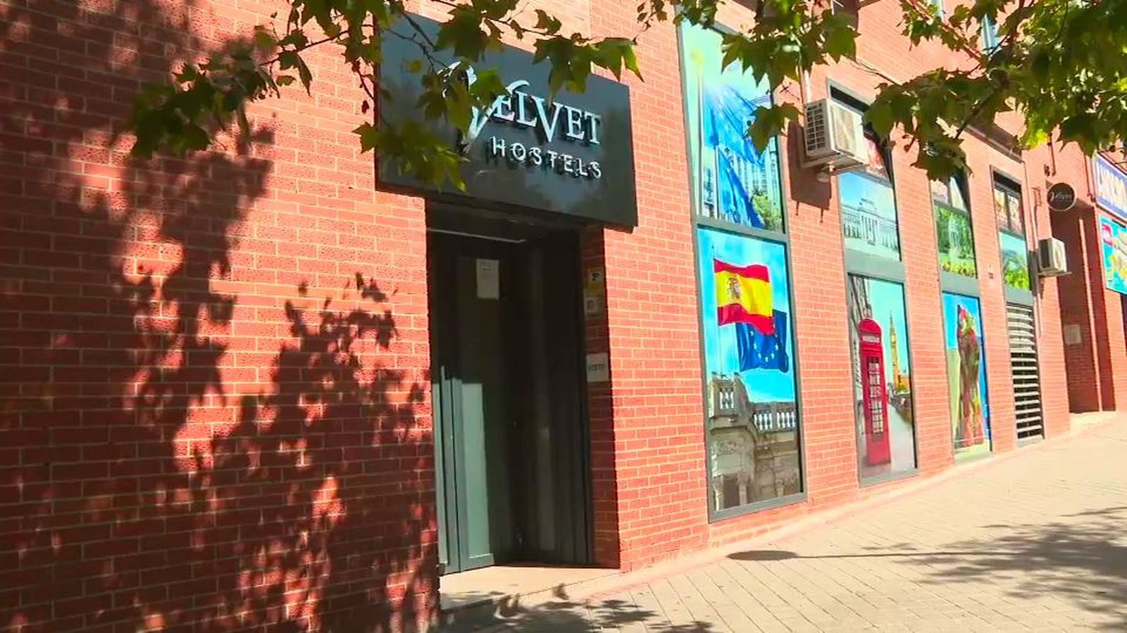 Madrid confirma el cierre del hostal de Puente de Vallecas vinculado a la acogida de refugiados