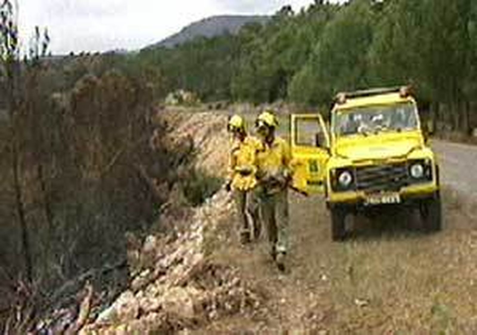 El Gobierno balear dice que el fuego de Ibiza  estará "totalmente controlado" esta tarde