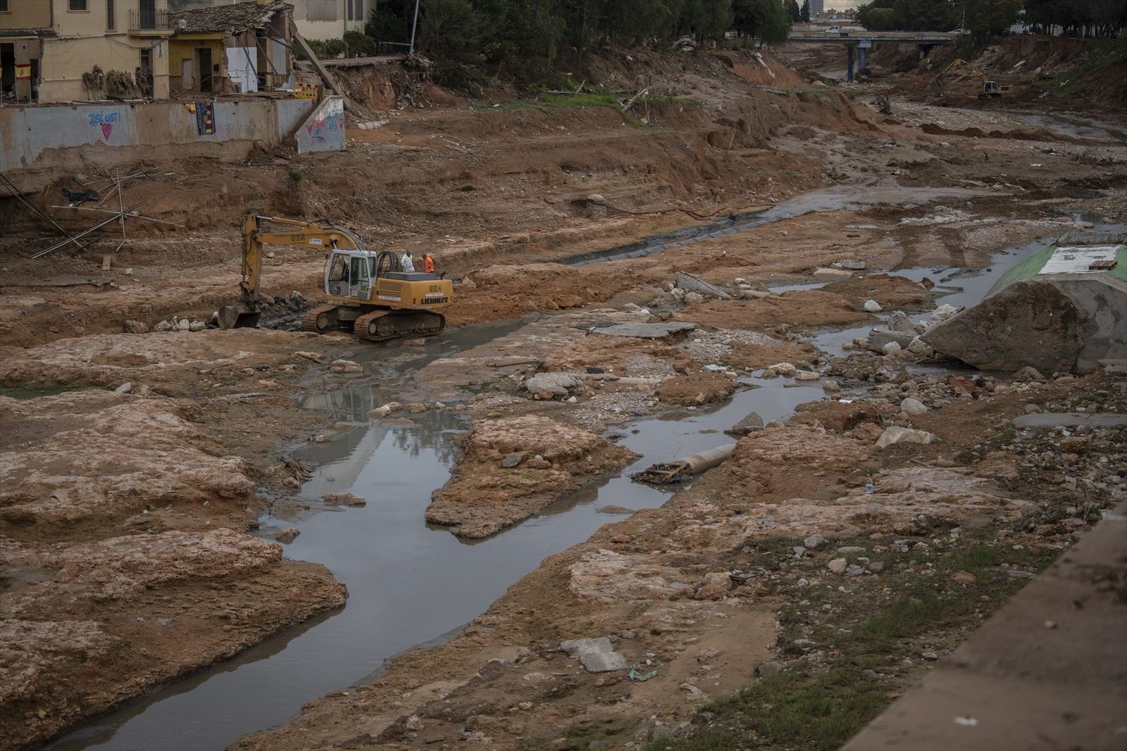 Comienzan los trabajos previos a la limpieza del barranco del Poyo en Valencia