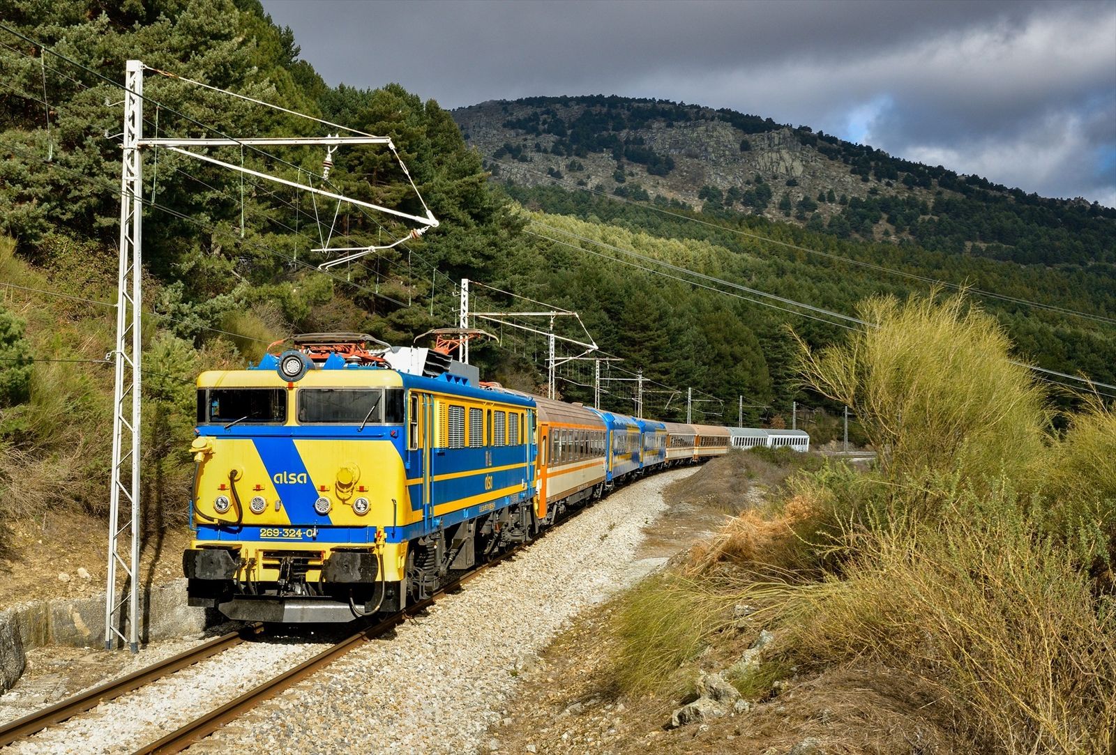 La ruta 'Sierra de Guadarrama' a bordo de un tren histórico de los años 80 reúne historia, paisaje y patrimonio el día 7