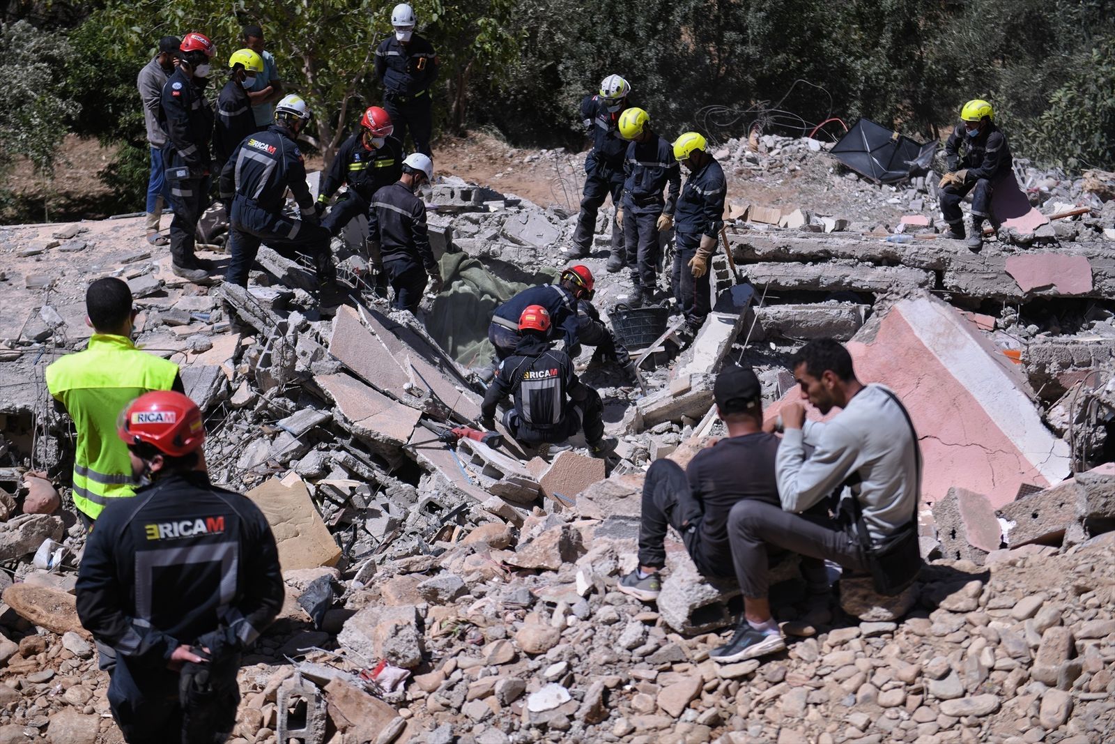 Un equipo de emergencias de la Comunidad de Madrid colabora en el rescate de las víctimas de Marruecos