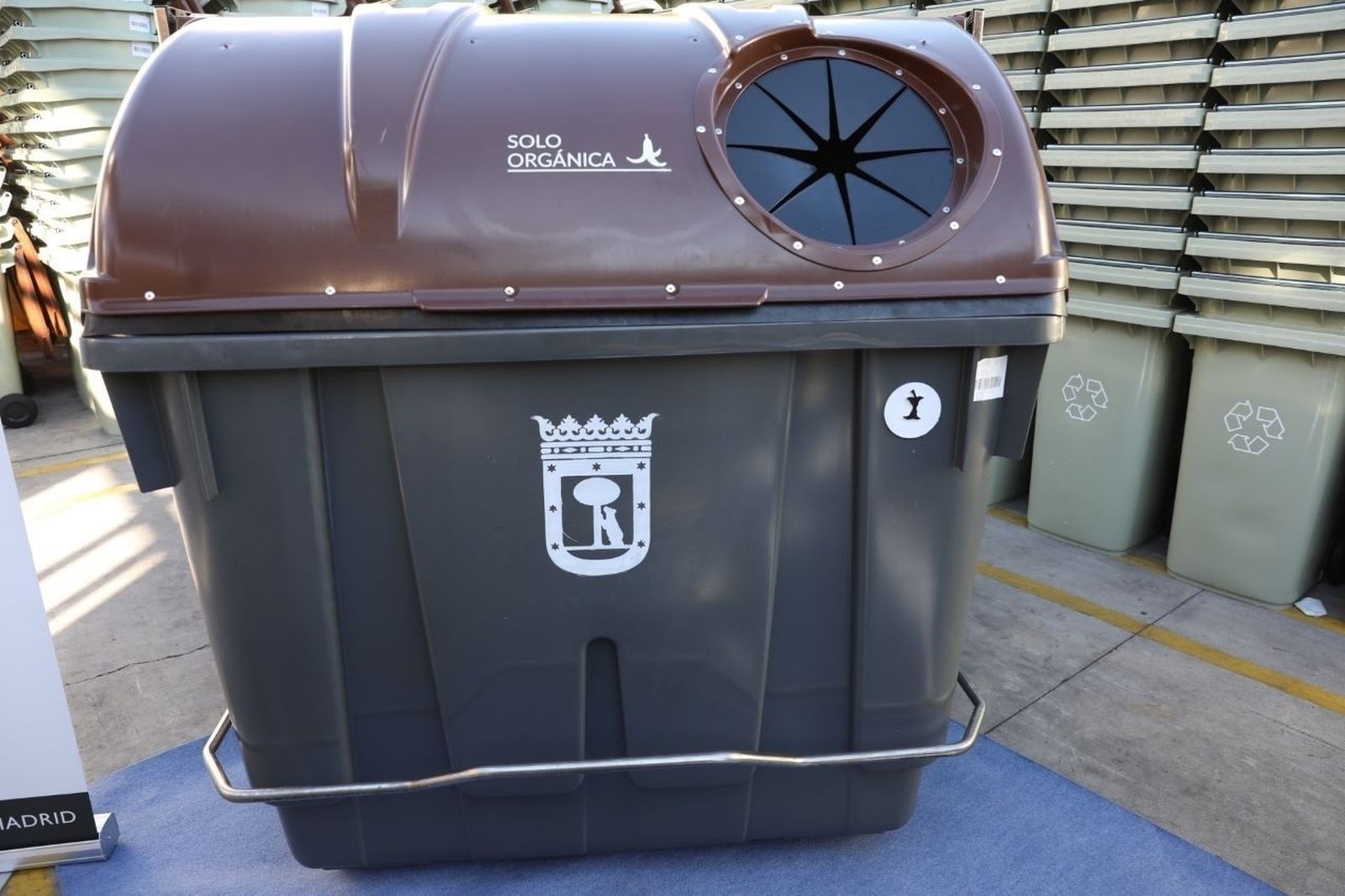 Contenedor marrón de residuos orgánicos o biorresiduos