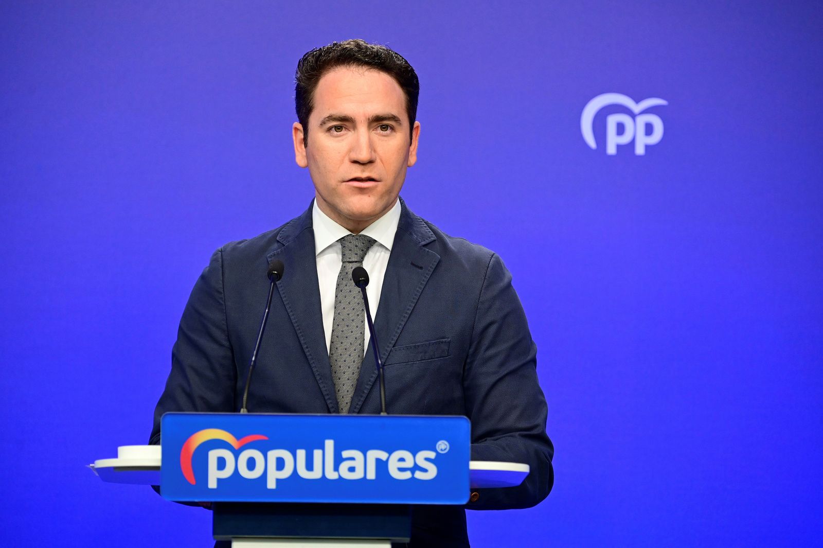 El PP reprocha "improvisación" al Gobierno pero apoya parar la actividad