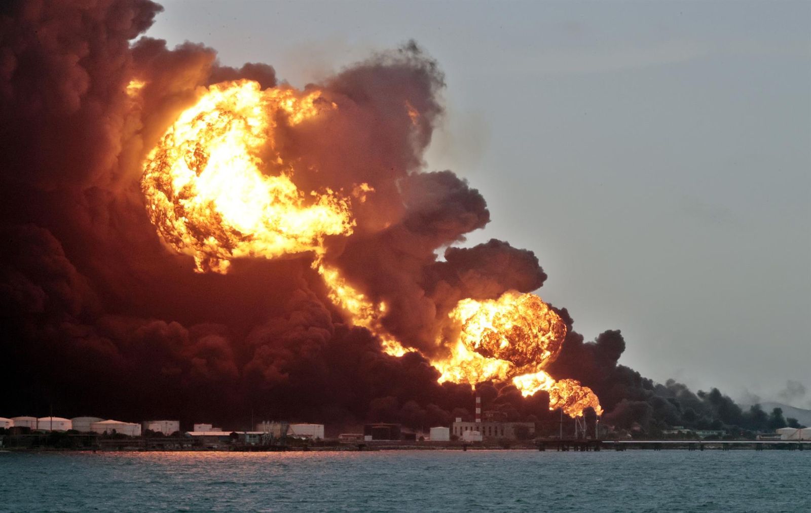 Explosiones en la zona industrial de la bahía de Matanzas, en Cuba