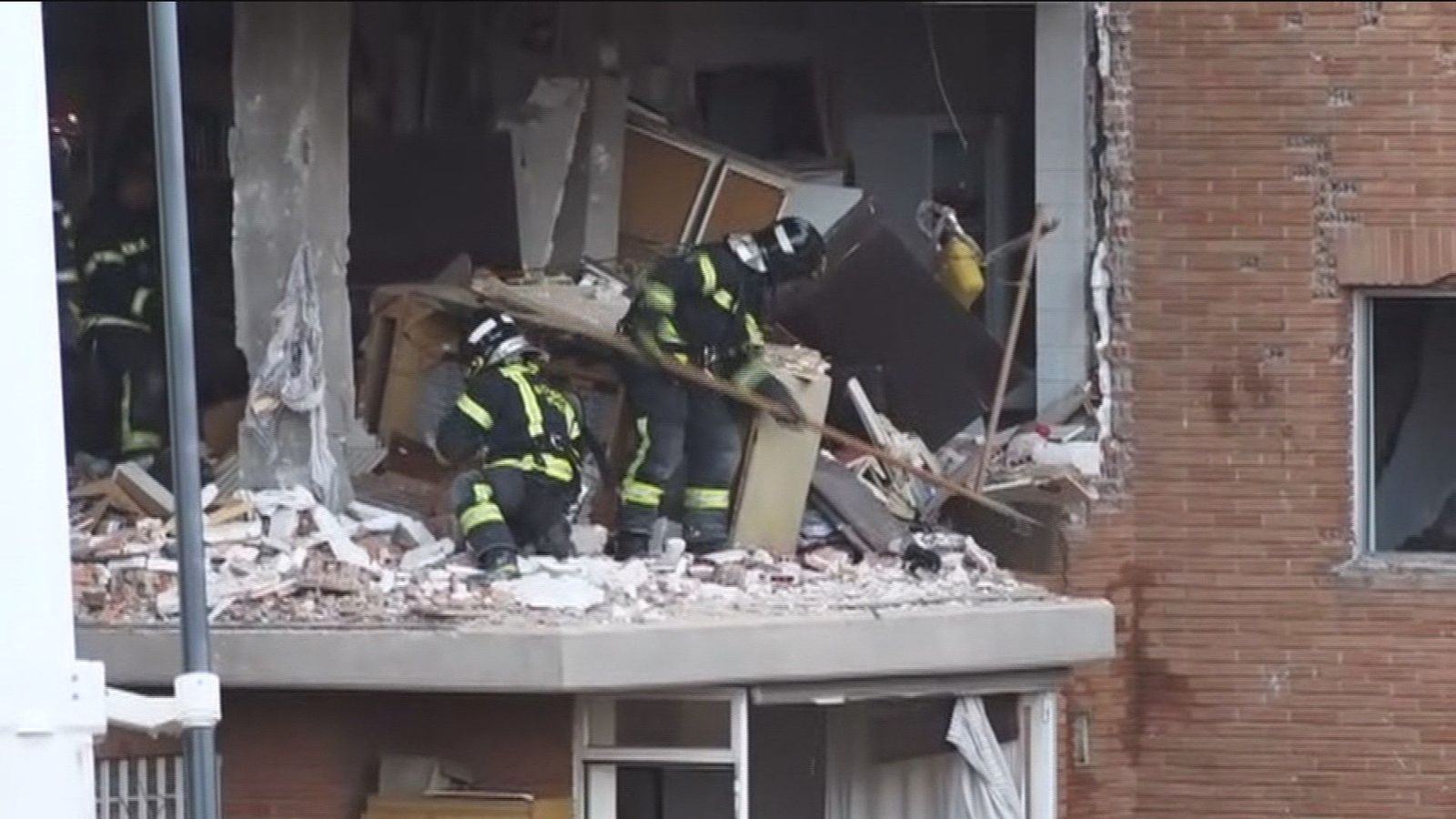 La explosión en Vallecas obliga a 82 familias a abandonar sus hogares
