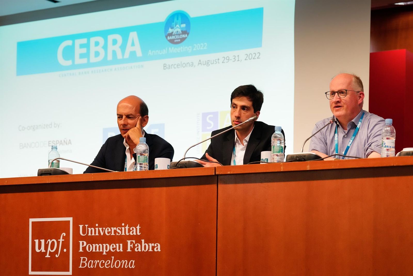 Philip Lane (derecha) junto al economista Jordi Galí (iizquierda) Diego Abry Guillen del Central Bank of Brasil