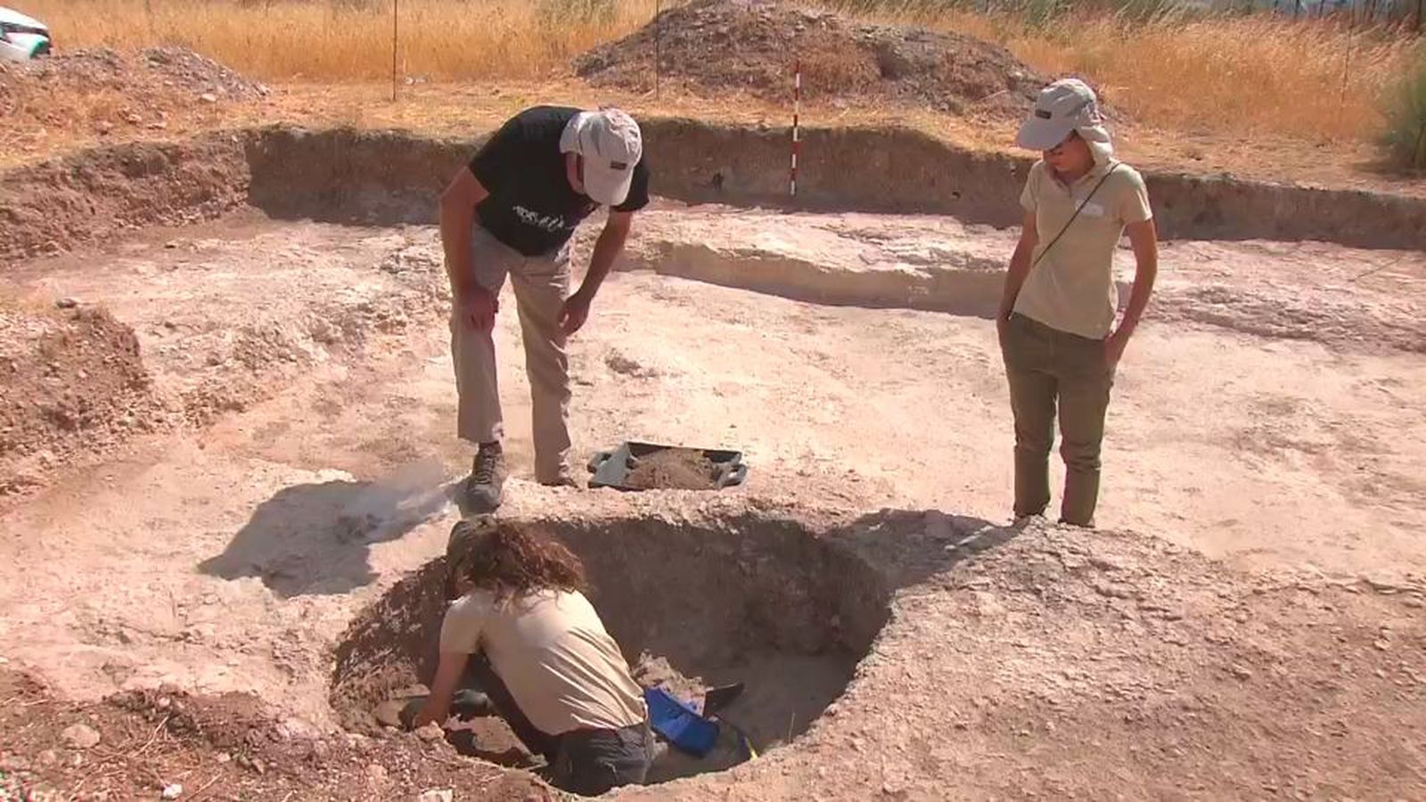 La excavación arqueológica en la antigua Complutum se centra en recuperar la calzada original
