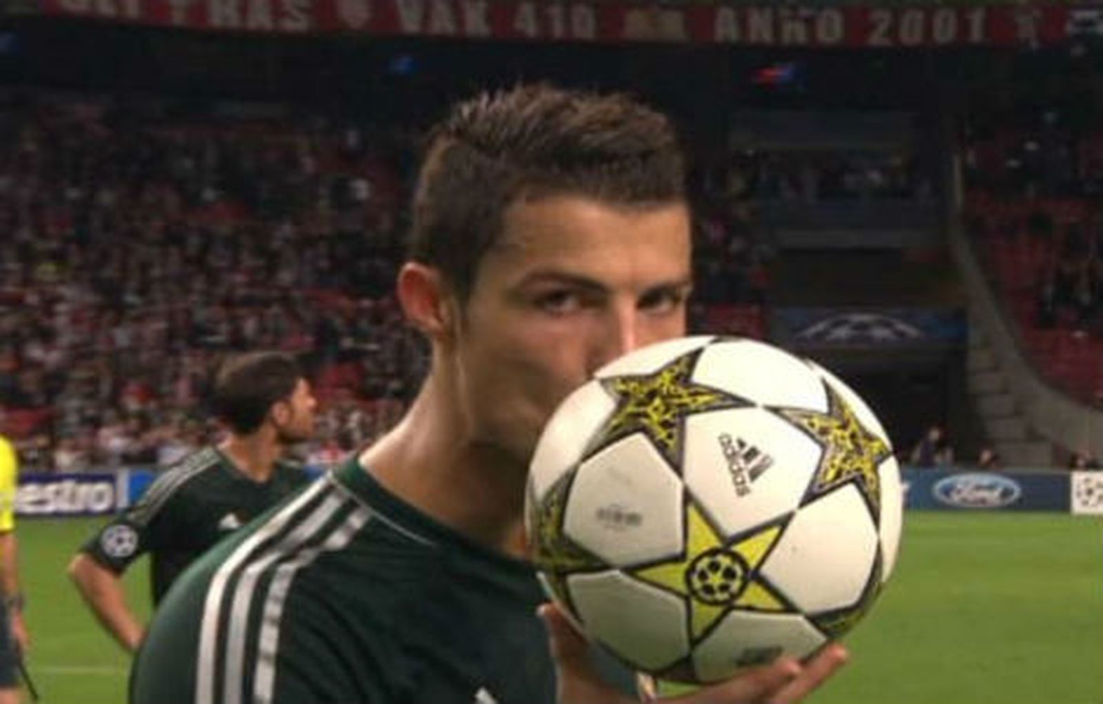 Real Madrid golea al Ajax en Holanda con triplete de Ronaldo
