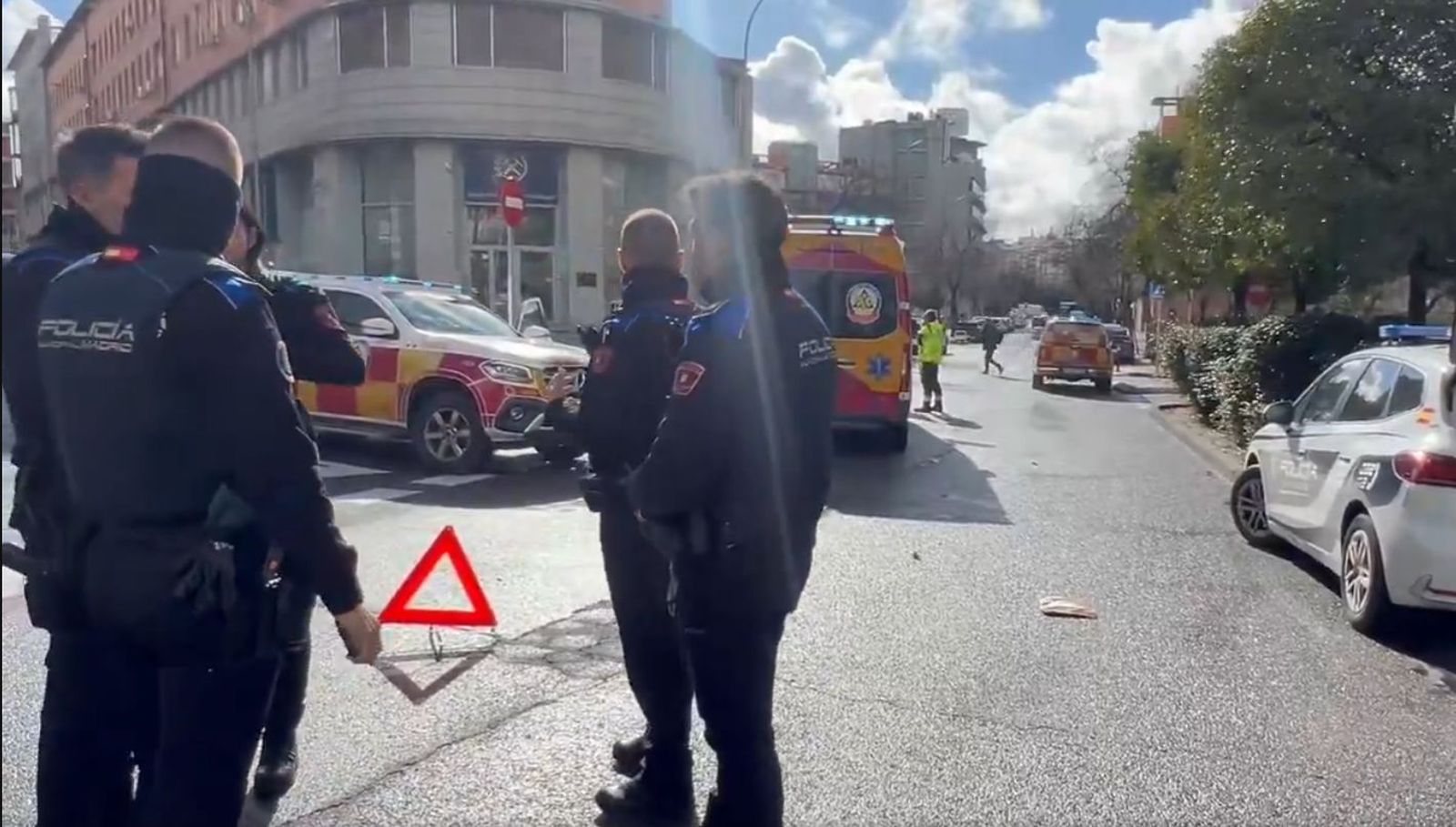 Policía y Emergencias en el lugar del atropello