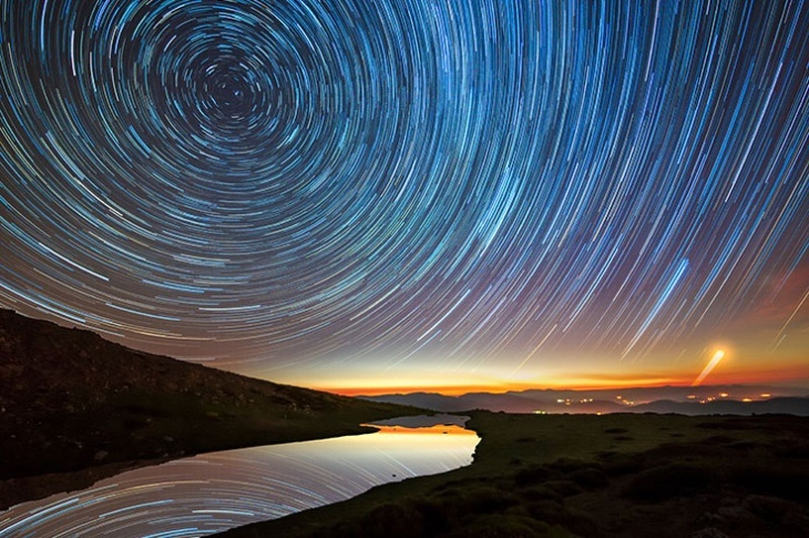 Rastro de estrellas sobre la laguna de Peñalara, Sierra de Guadarrama