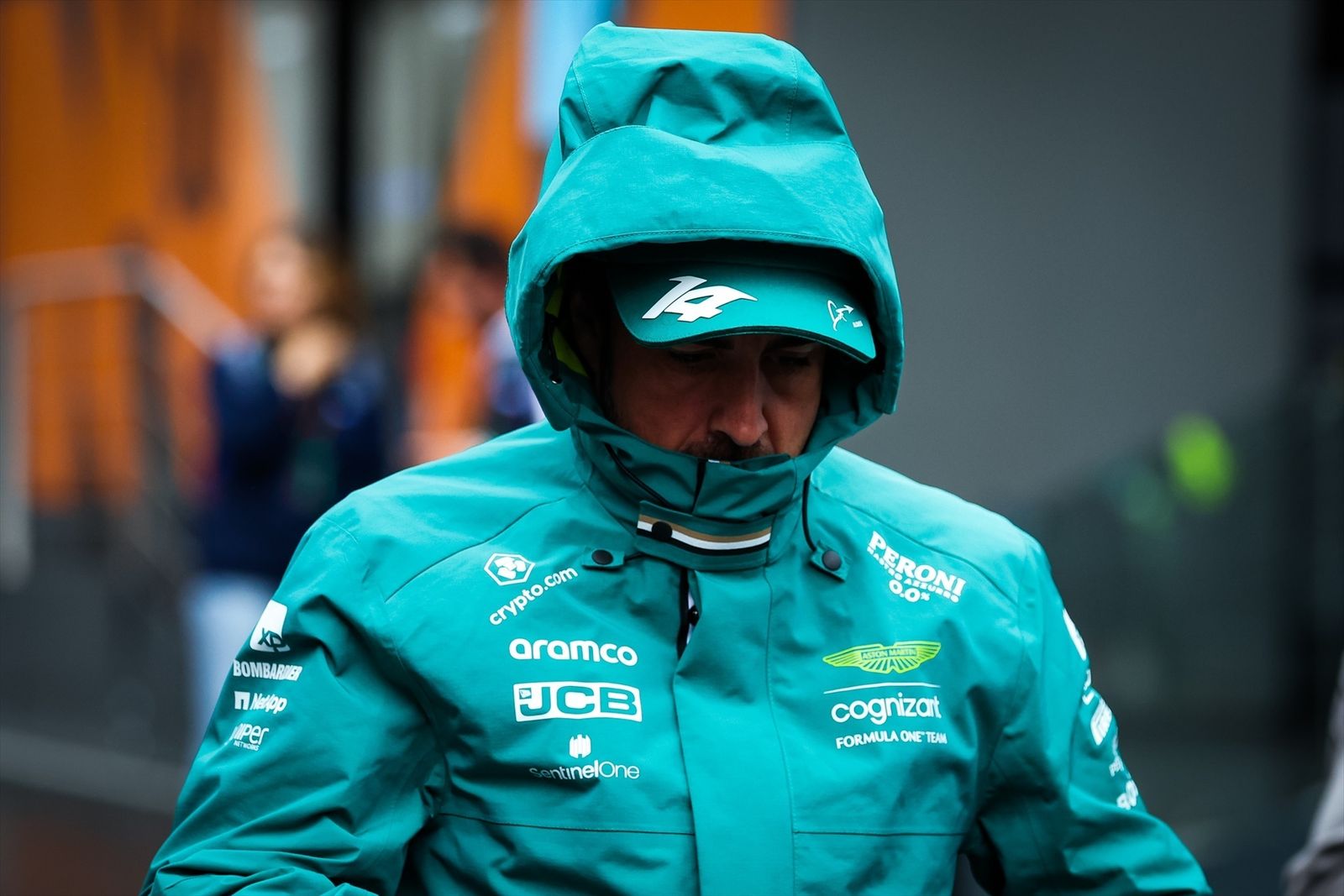 Alonso, retirado en la cuarta de las 11 vueltas del sprint el día de su cumpleaños