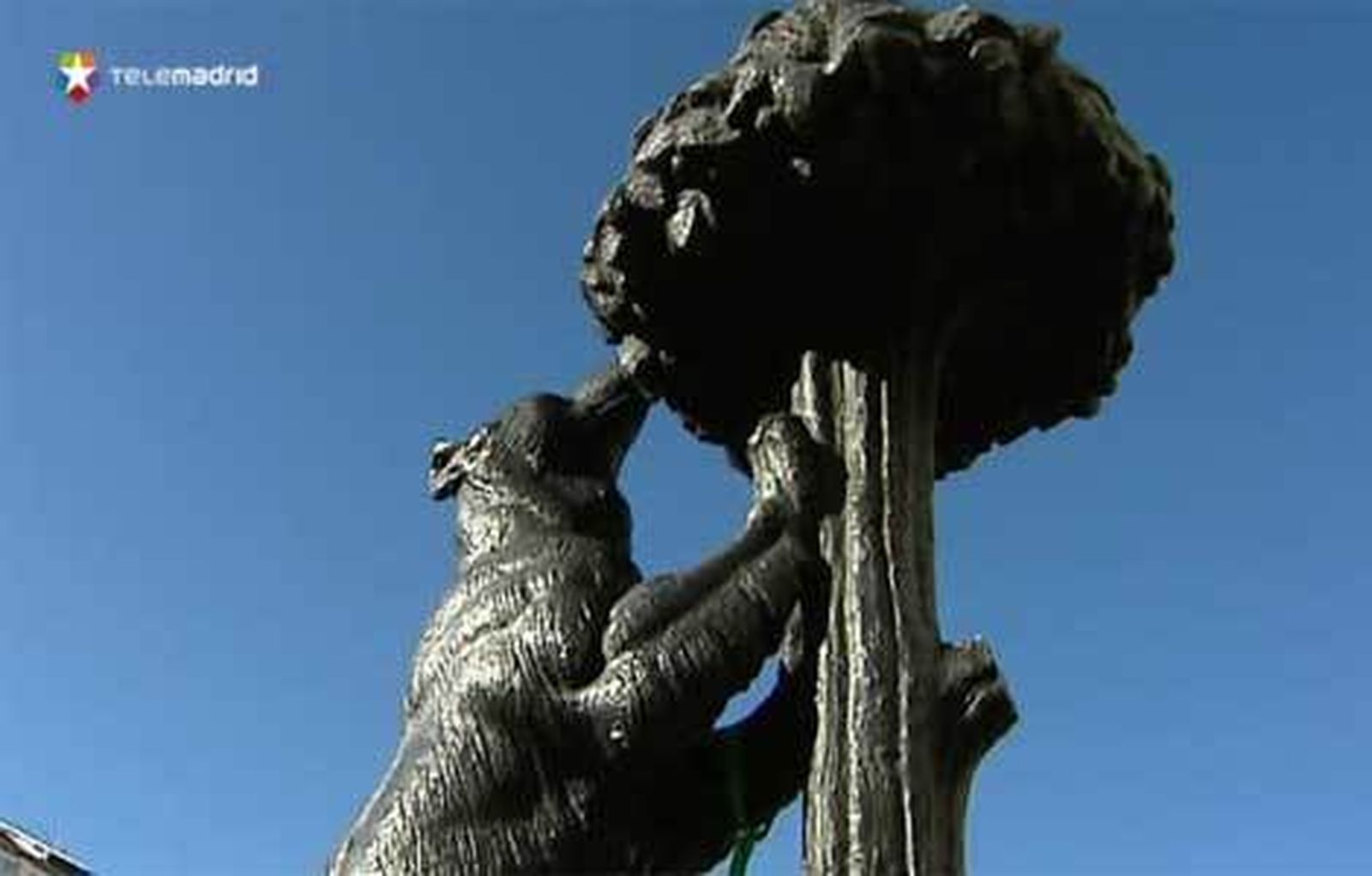 Las instituciones madrileñas hacen 'bolos de verano'