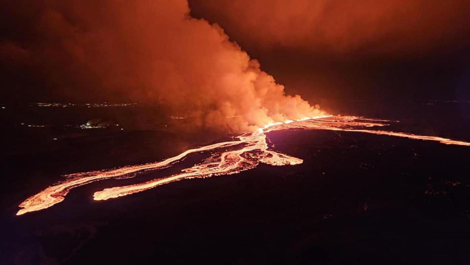 700 personas evacuadas por la cuarta erupción volcánica en Islandia desde octubre