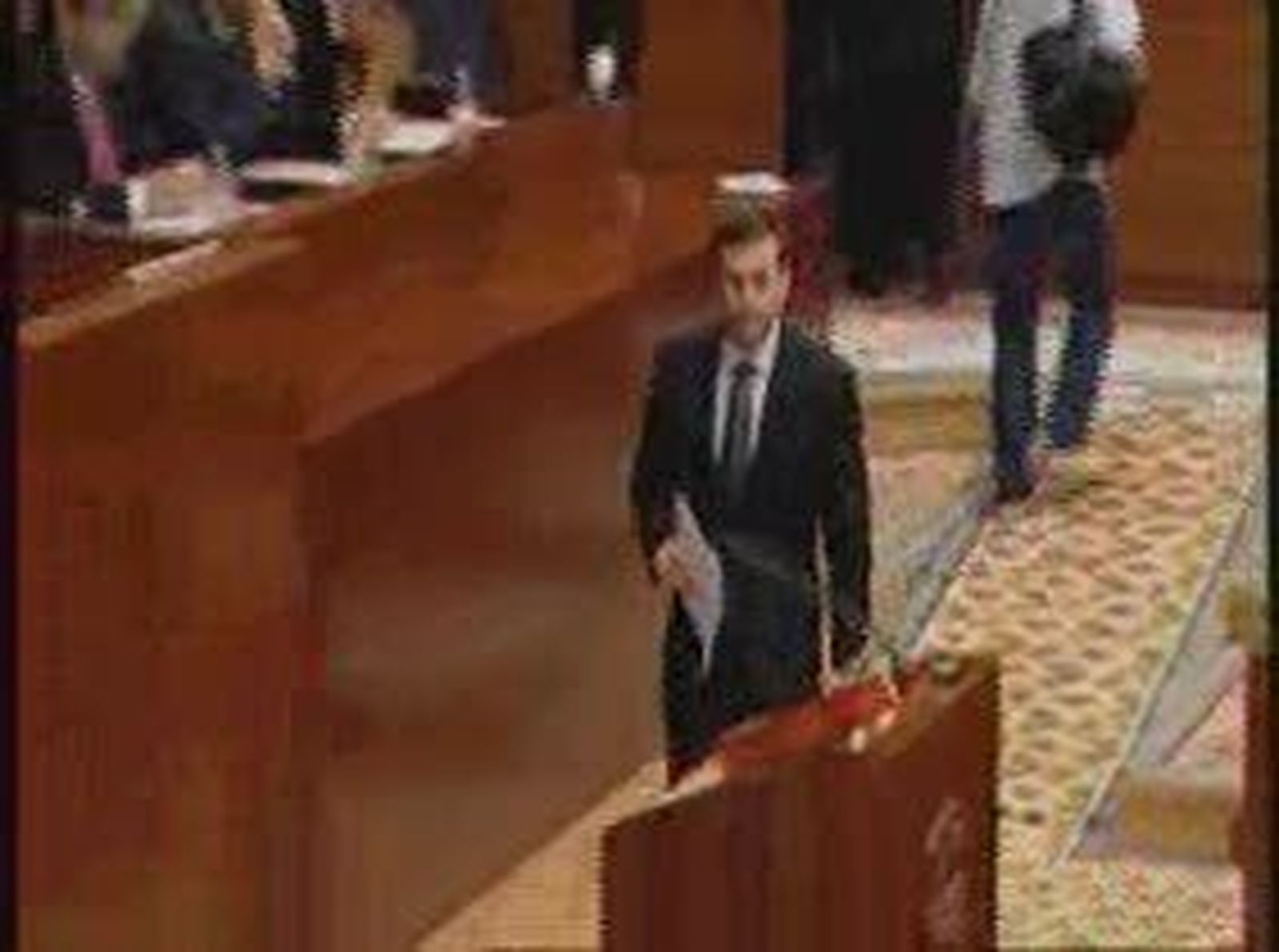 Gómez se estrena en la Asamblea proponiendo una comisión que dialogue con los "indignados"