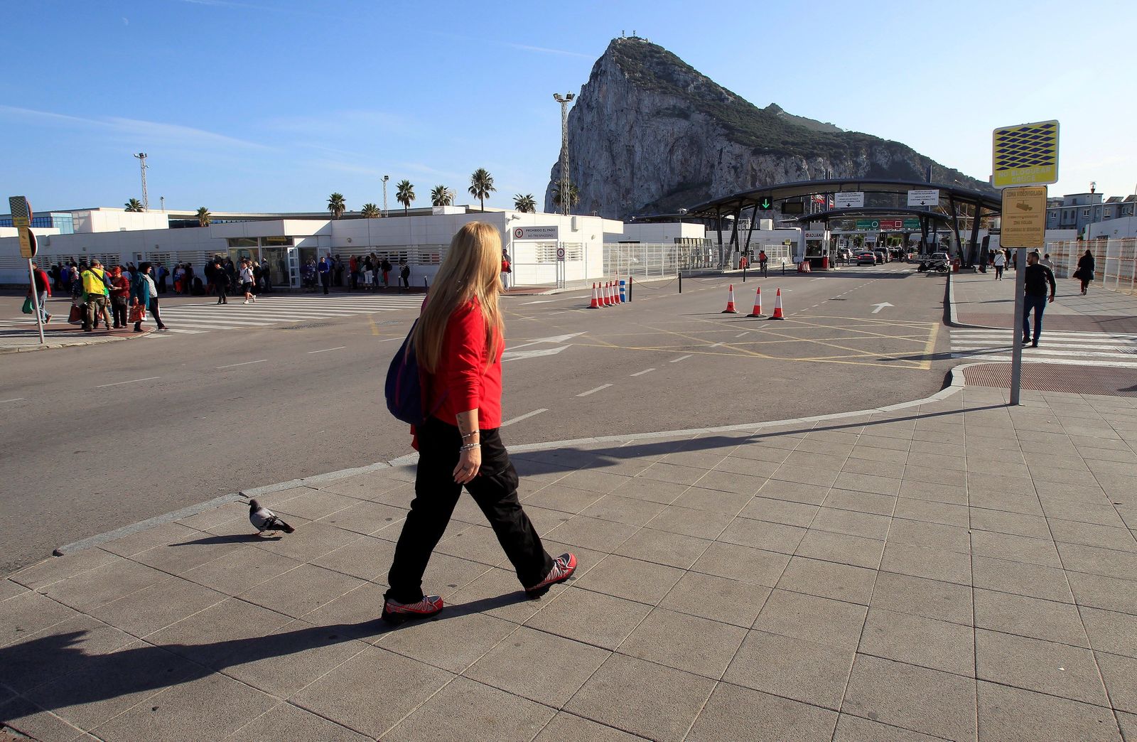 El peñón de Gibraltar, al fondo de la imagen