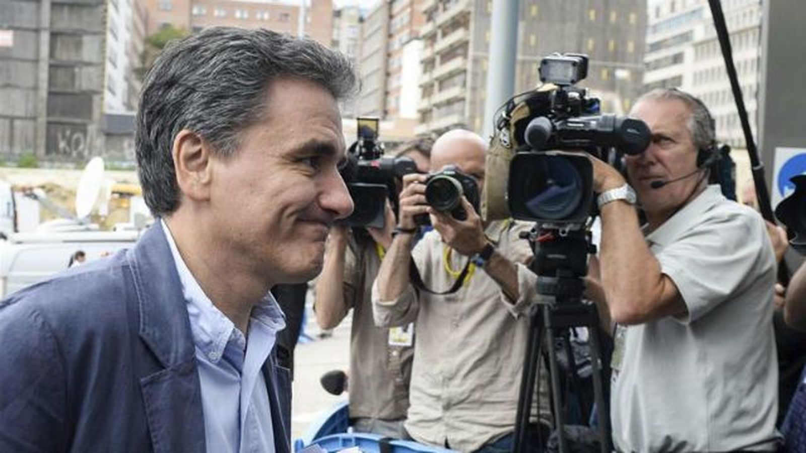 Grecia solicita un nuevo rescate y promete reformas "a partir de la próxima semana"