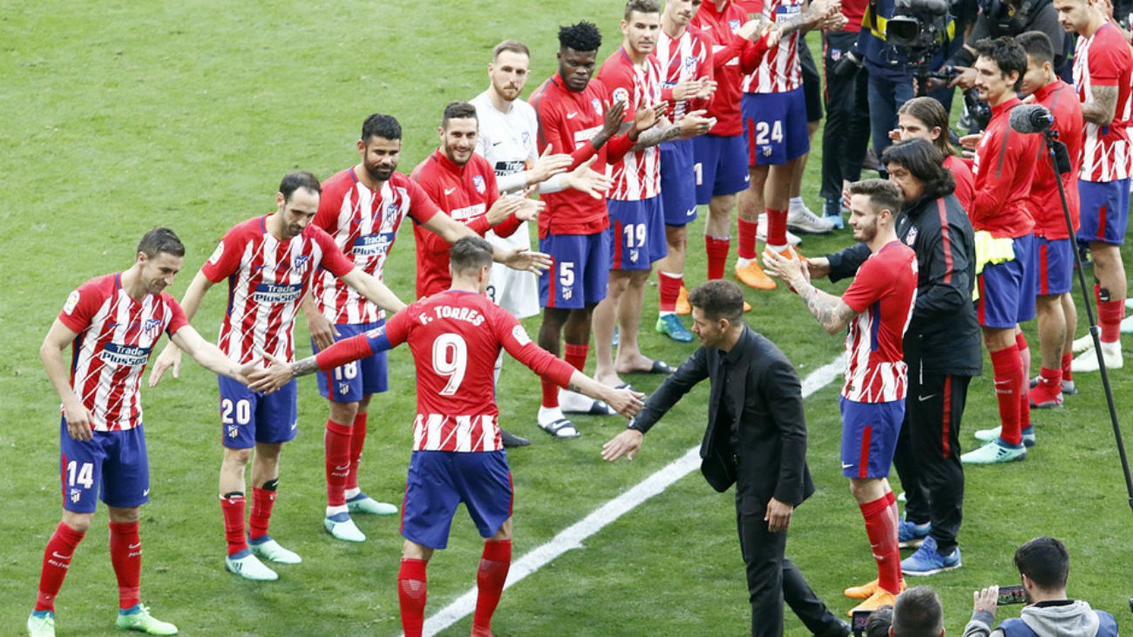 La plantilla del Atlético de Madrid despide a Fernando Torres