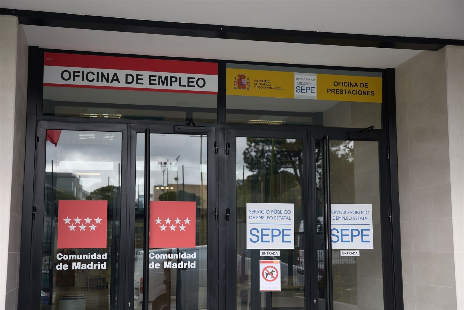 El paro baja en 60.503 personas en abril y la Seguridad Social supera los 21 millones de afiliados
