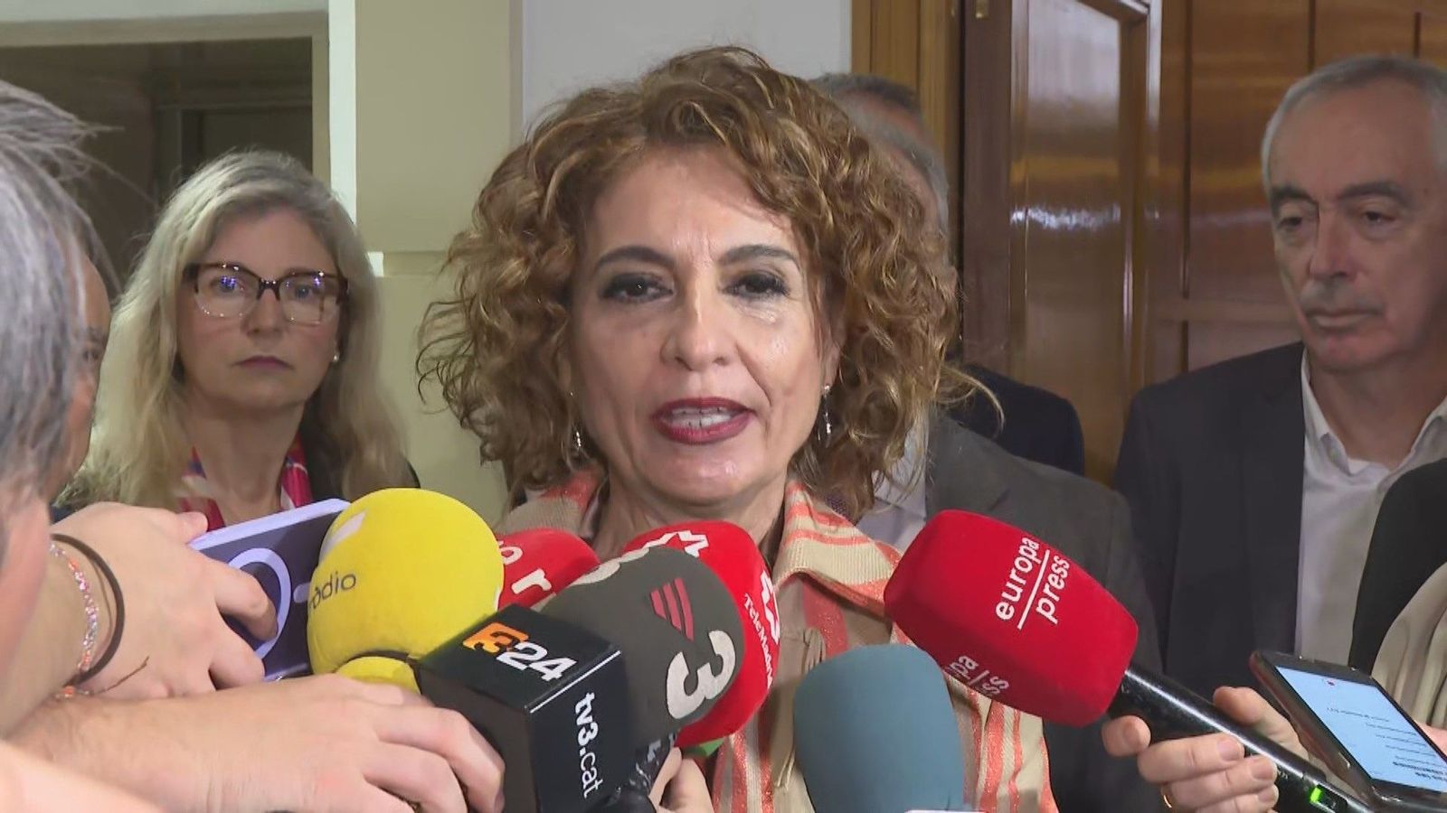 Montero se limita a decir que cumplió con la Intervención cuando se le pregunta si colocó a la mujer de Bernat Soria