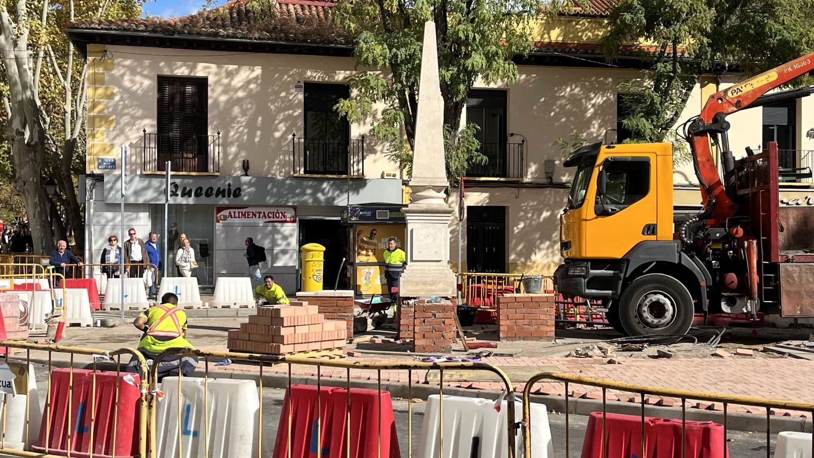 Trabajos para la instalación de la Fuente de los Cuatro Caños de Alcalá de Henares