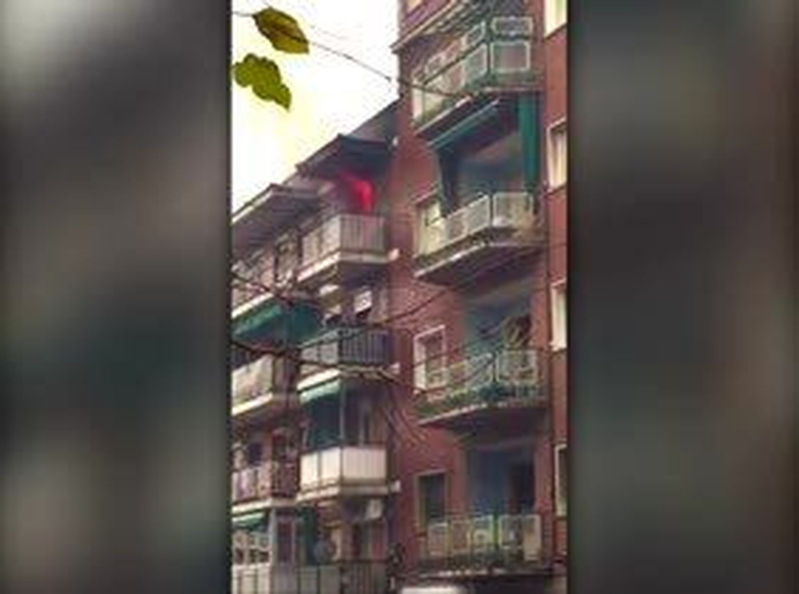 Espectacular incendio, sin heridos en La Elipa