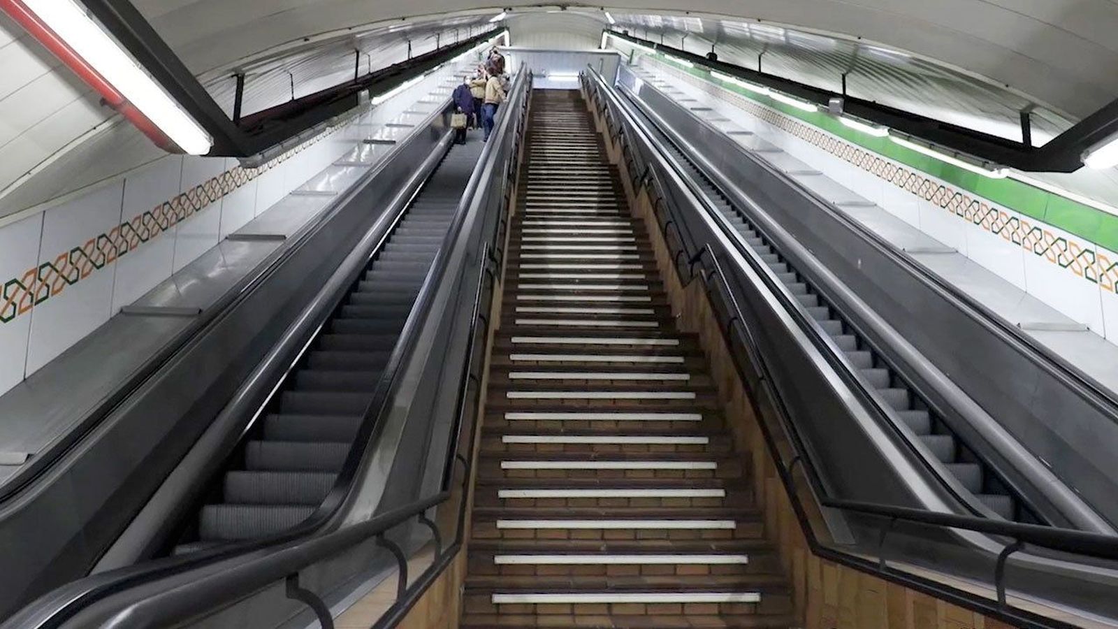 La escalera más larga del metro de Madrid: La Latina