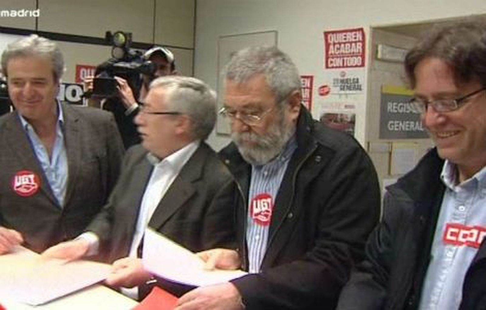 CC.OO. y UGT proponen que el 29M circulen el 20% de los AVE y el 40% de vuelos internacionales