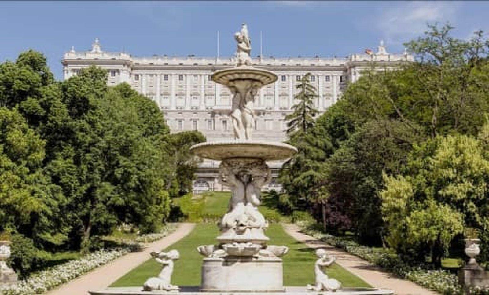 El Palacio Real desde los jardines