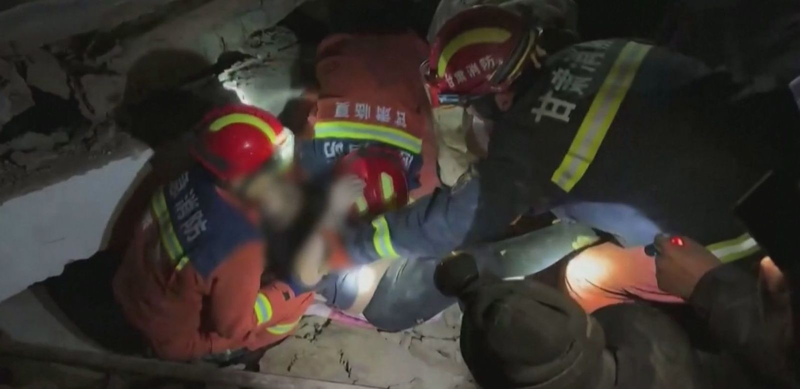 Un terremoto sacude el noroeste de China y deja más de un centenar de muertos
