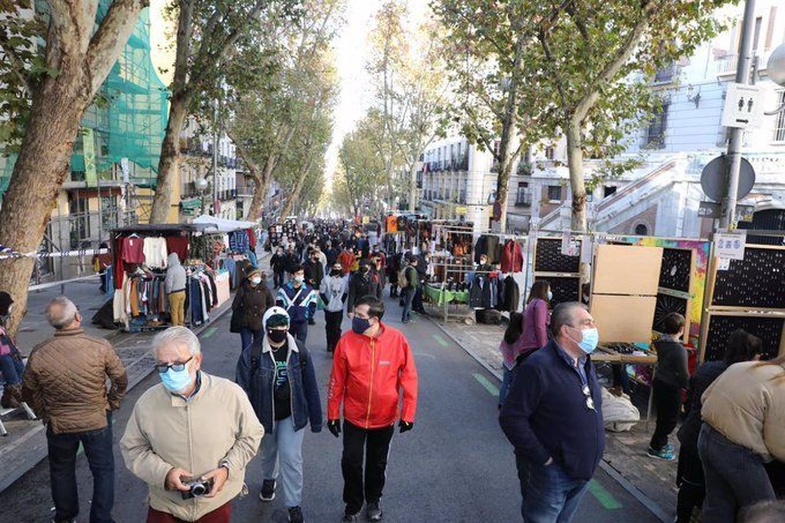 Vuelven a abrir todos los puestos de El Rastro este domingo