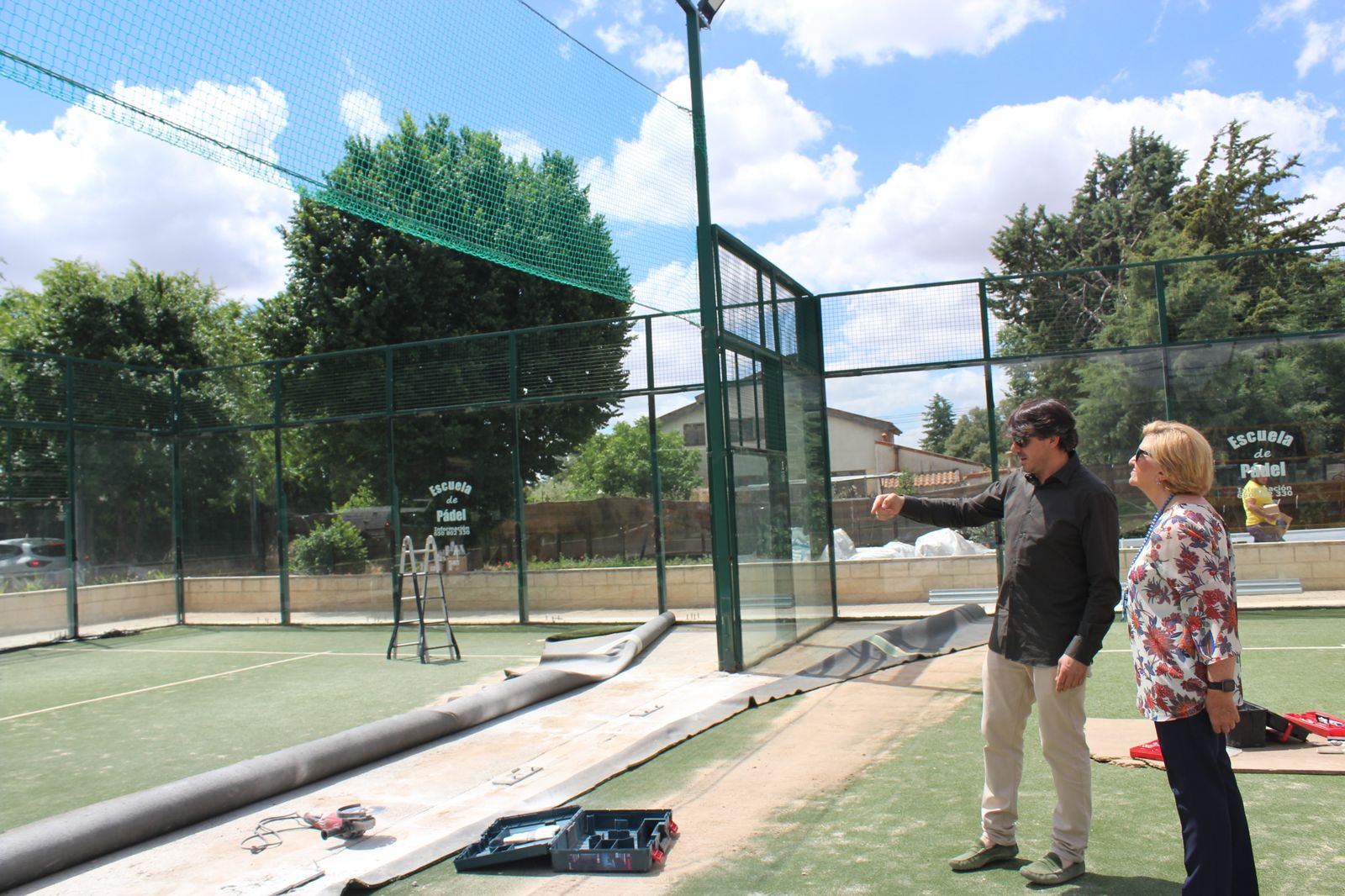 Visita municipal a los trabajos en las pistas de pádel